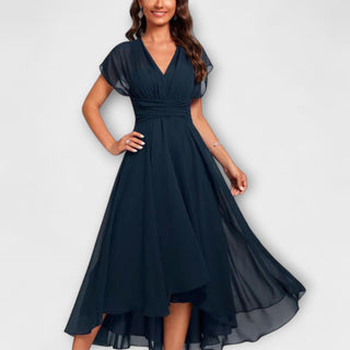 Elegant chiffonkjole med høj-lav skørt