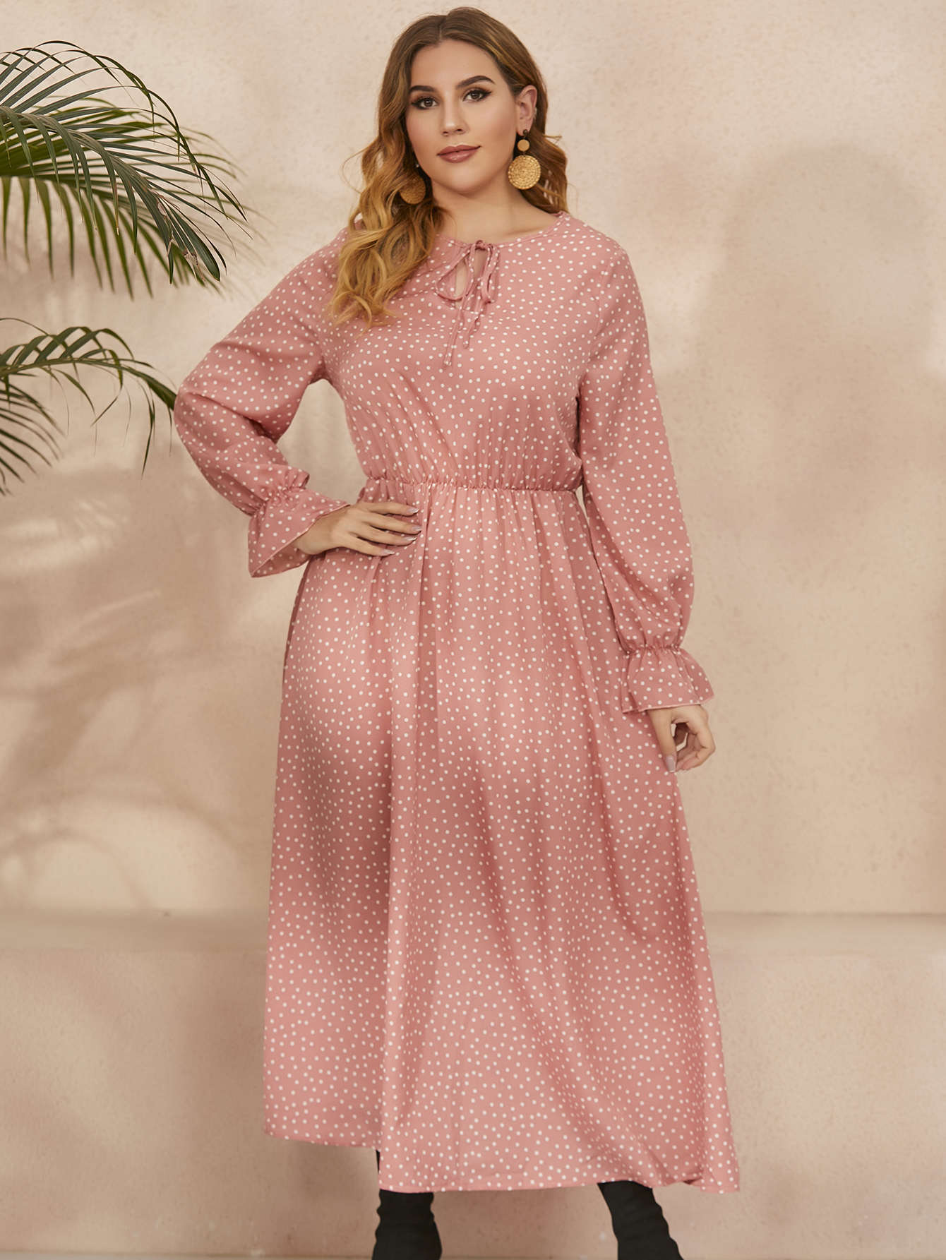 Prikket Maxi Kjole | Elegant | Lange Ærmer & Flatterende Pasform