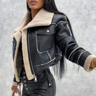 Cropped teddyforet bikerjakke