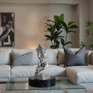 Moderne Skulptur med Stilhed Tema