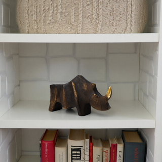 Næsehorn Skulptur med Gyldne Detaljer