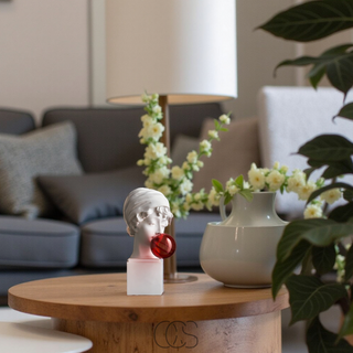 Moderne Hovedskulptur med Rød Boble