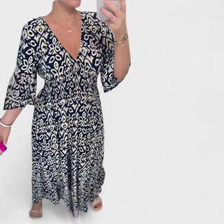 Mønstret v-hals midi kjole