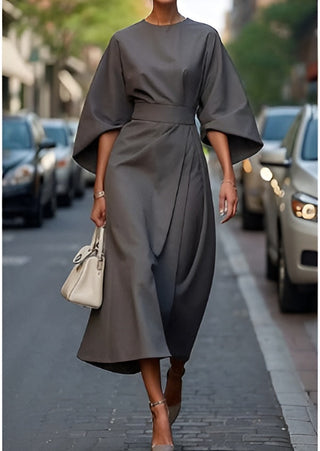 Elegant Kjole med Drapering og Bælte