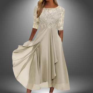 Kjole med Blonde og Chiffon