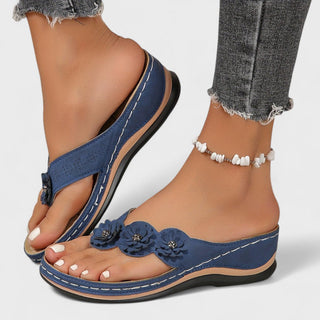 Blomstrede tå-sandaler