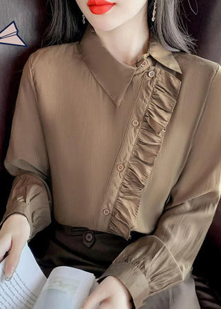 Bluse med flæser og asymmetrisk lukning