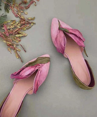 Flade sko med blomsterdetalje