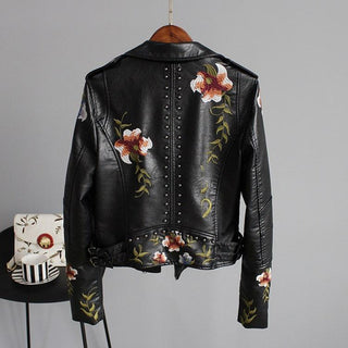 Blomstret bikerjakke med nitter