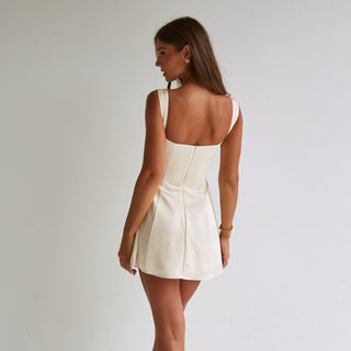 Kort cut-out kjole