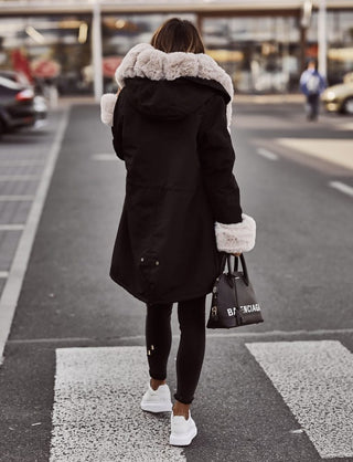 Parka med faux pels og hætte