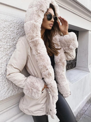 Parka med faux pels og hætte
