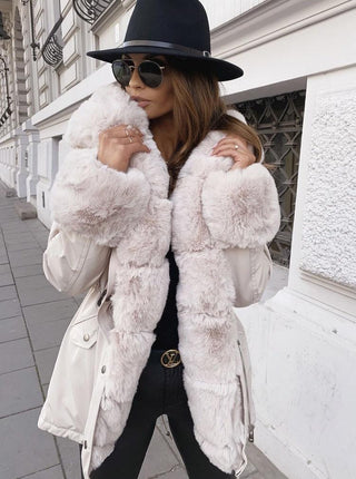 Parka med faux pels og hætte