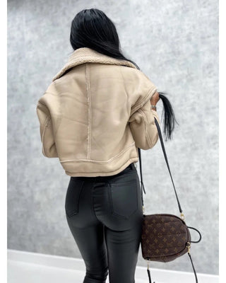 Cropped teddyforet bikerjakke