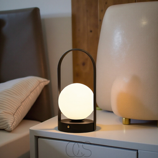 Globus LED Bordlampe