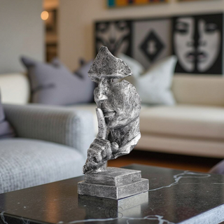 Moderne Skulptur med Stilhed Tema
