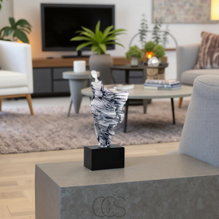 Elegant Kvindeskulptur i Bevægelse
