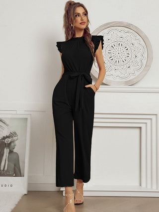 Jumpsuit med flæseærmer og bindebælte