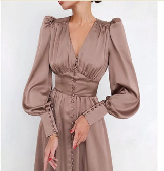 Elegant Satin Kjole | Langærmet | Midi | Knapdetaljer