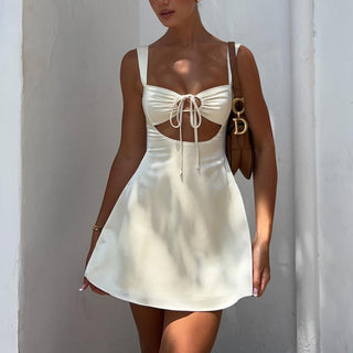 Kort cut-out kjole