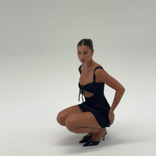 Kort cut-out kjole