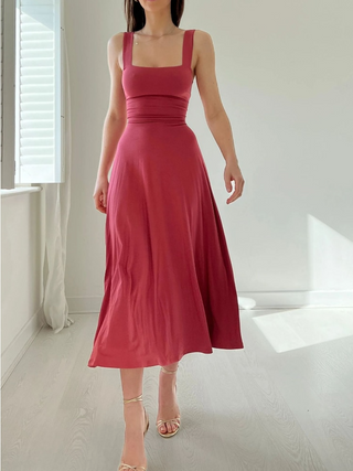 Elegant midi-kjole med stropper
