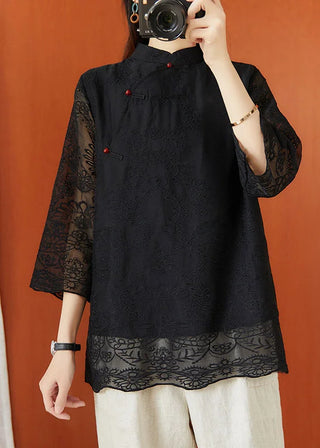 Sort bluse med broderede detaljer