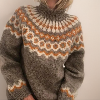 Strikket Turtleneck med Farverigt Mønster