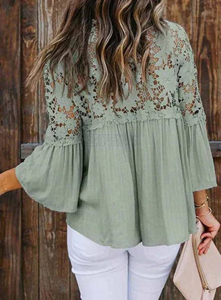 Bluse med Blonde og Knapper